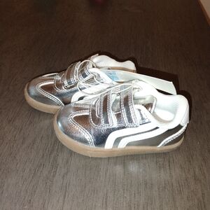 Nwt Silver Sneakers Size 8c